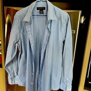 Banana Republic 95% cotton shirt in very nice condition size large
